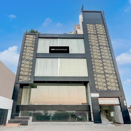 Super Hotel O Banthara Near Airport Banthra Sikandarpur Ngoại thất bức ảnh