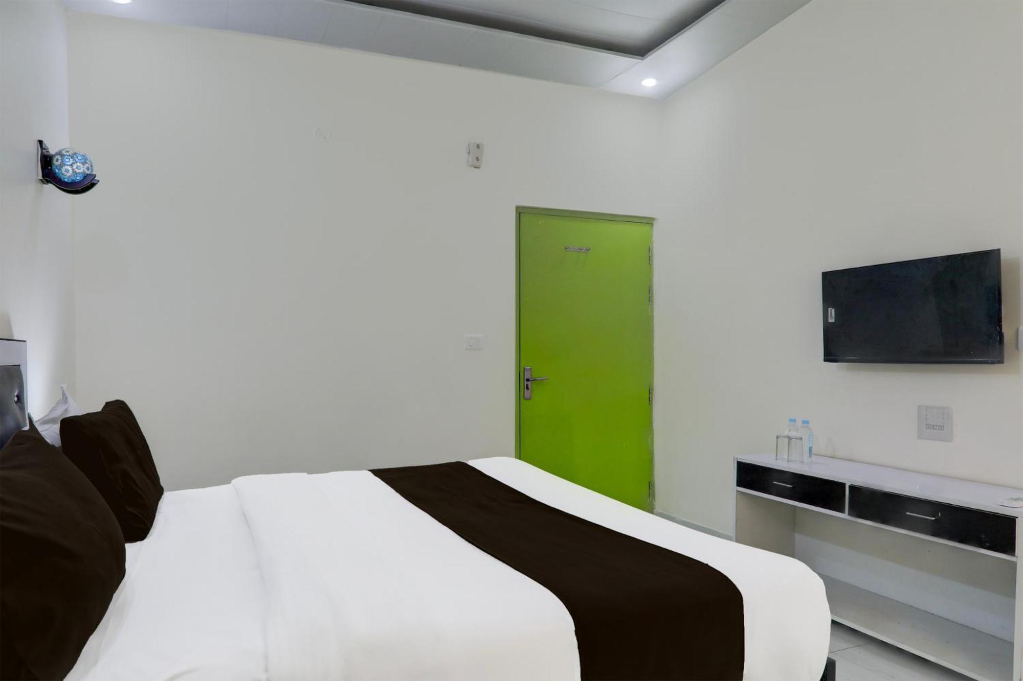 Super Hotel O Banthara Near Airport Banthra Sikandarpur Ngoại thất bức ảnh