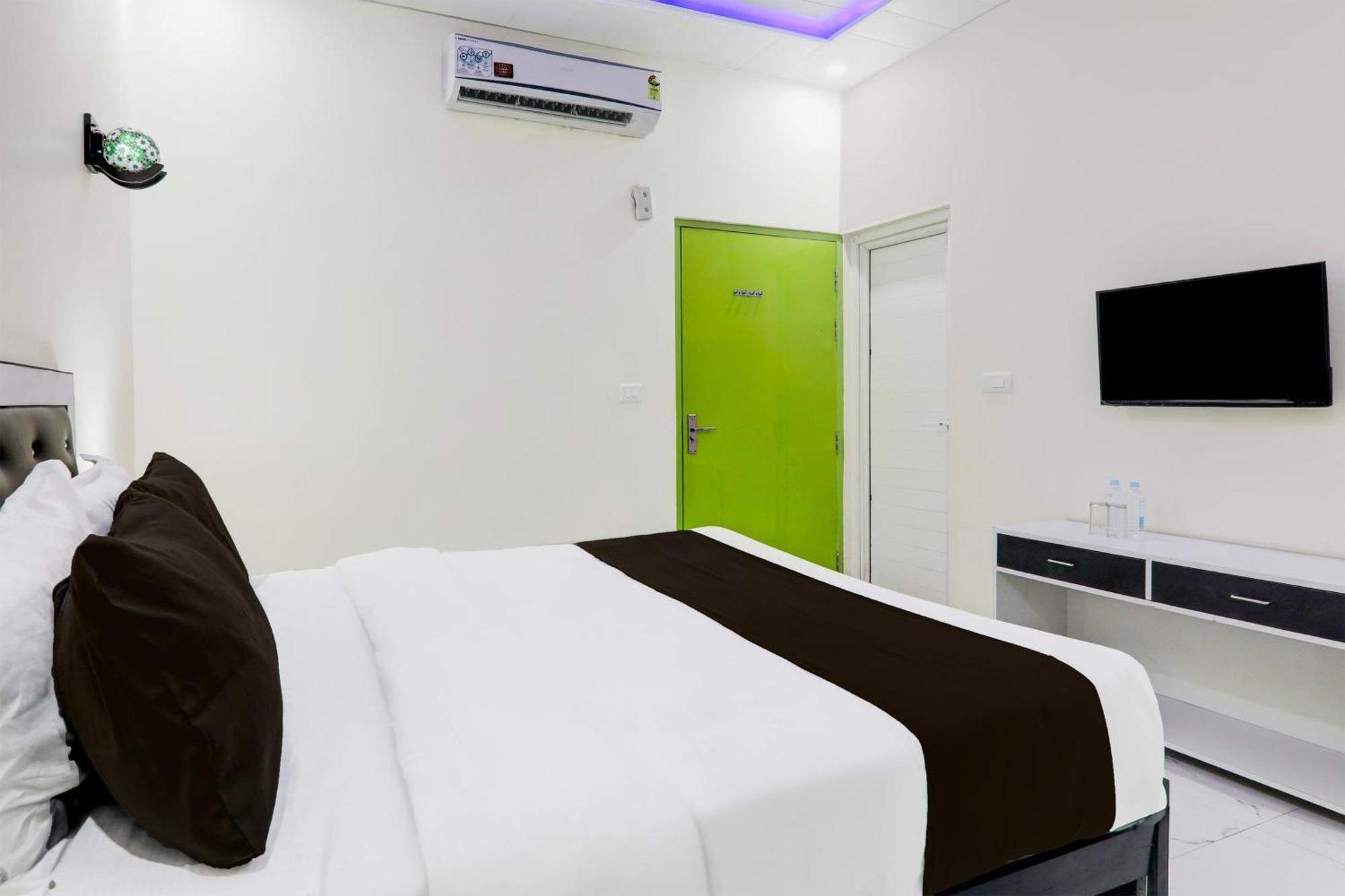 Super Hotel O Banthara Near Airport Banthra Sikandarpur Ngoại thất bức ảnh
