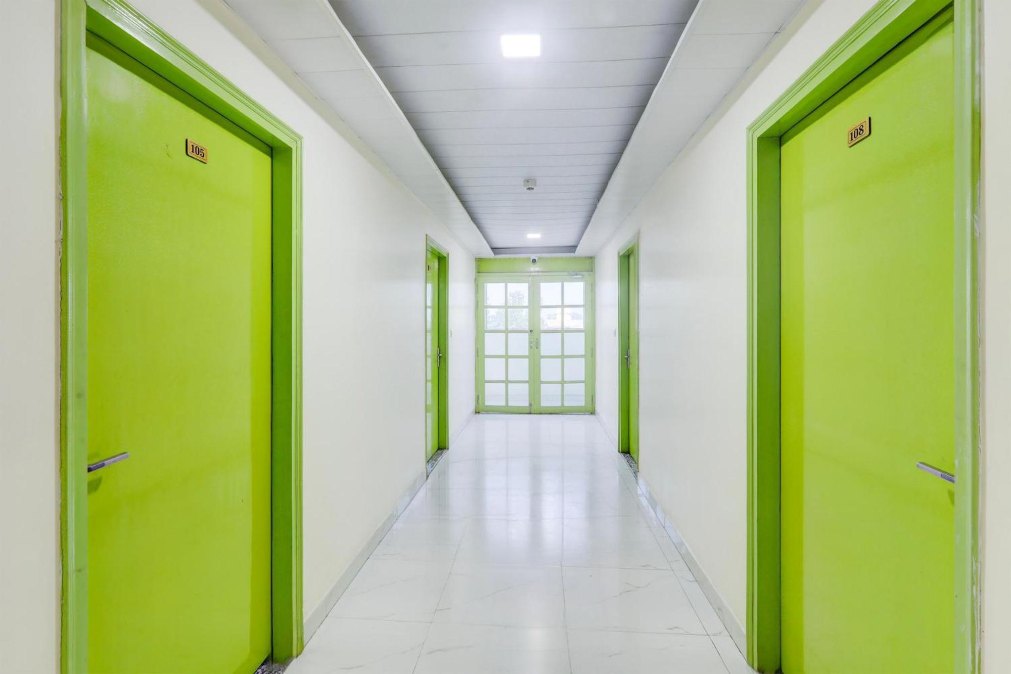 Super Hotel O Banthara Near Airport Banthra Sikandarpur Ngoại thất bức ảnh