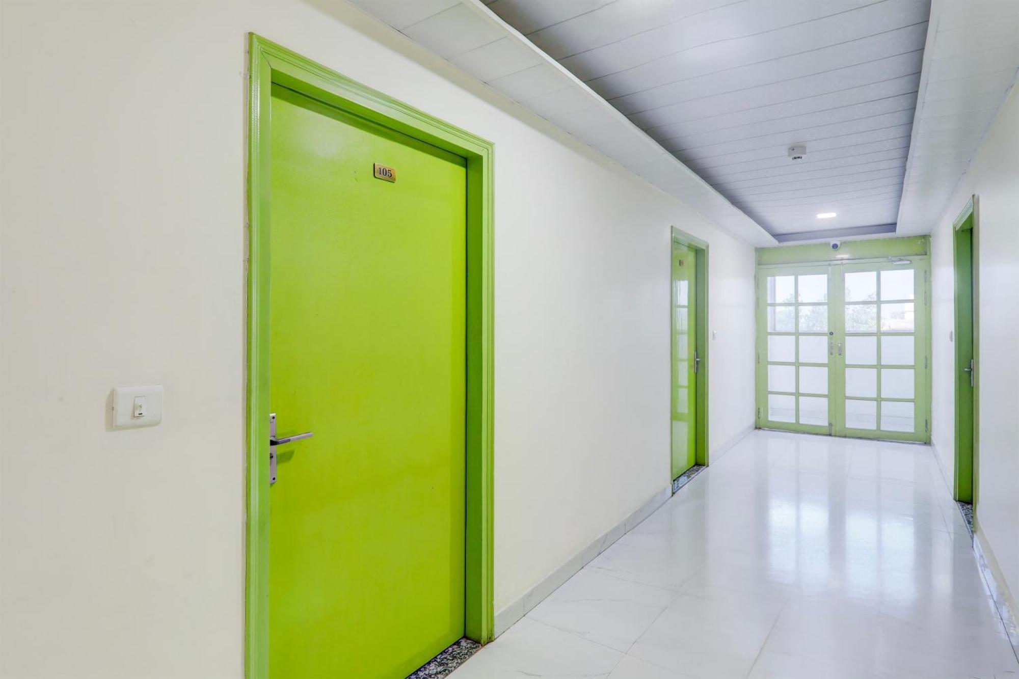 Super Hotel O Banthara Near Airport Banthra Sikandarpur Ngoại thất bức ảnh